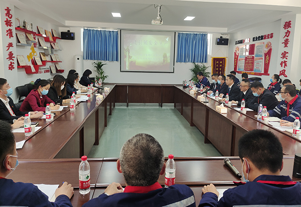 1647246032910165.jpg 第九黨支部召開外場隊(duì)黨小組黨建引領(lǐng)安全生產(chǎn)專題會(huì)議.jpg