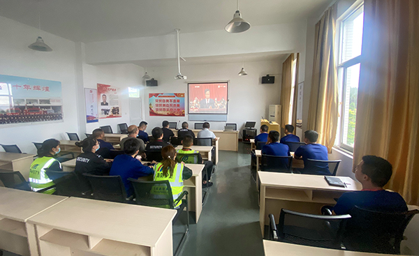 1654051812136737.jpg 綿陽(yáng)機(jī)場(chǎng)黨員干部職工收聽(tīng)收看省第十二次黨代會(huì)實(shí)況直播.jpg