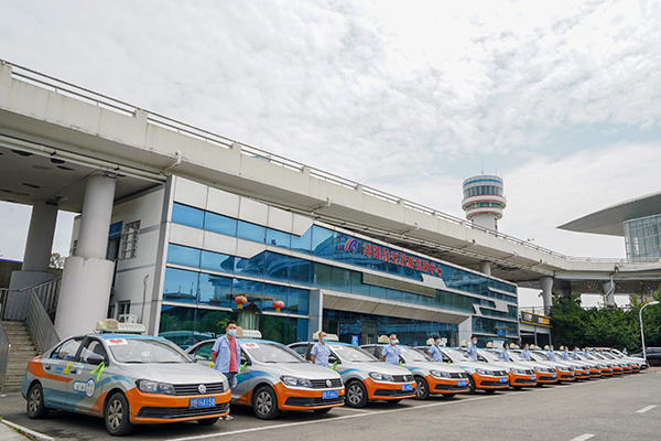 1654155426788643.jpg 十載同行 綿陽機(jī)場助力學(xué)子圓夢高考1.jpg