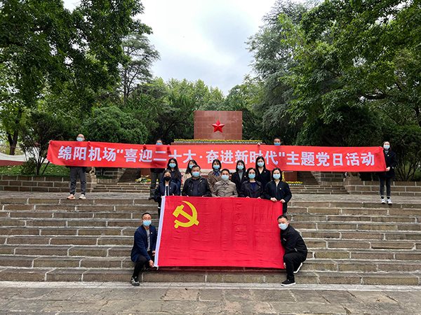 第一、第十三、第十七黨支部聯(lián)合開展“喜迎二十大·奮進(jìn)新時(shí)代”主題黨日活動(dòng).jpg